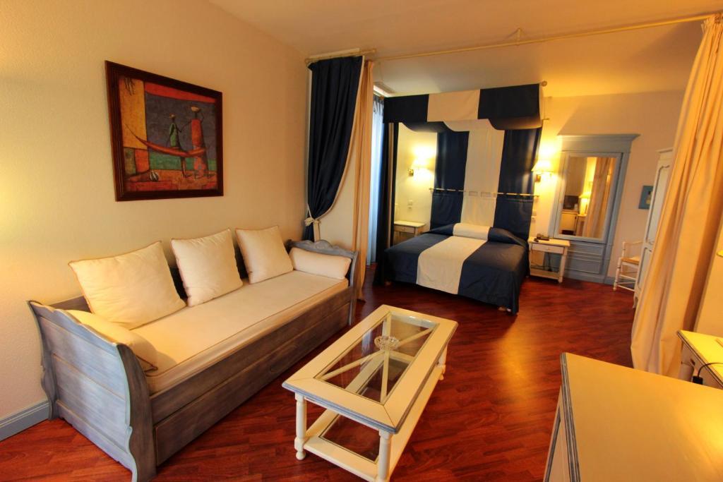 Hotel Logis Moderne Et Pigeon 3*