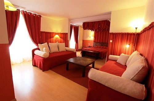 Logis Moderne Et Pigeon Limoux