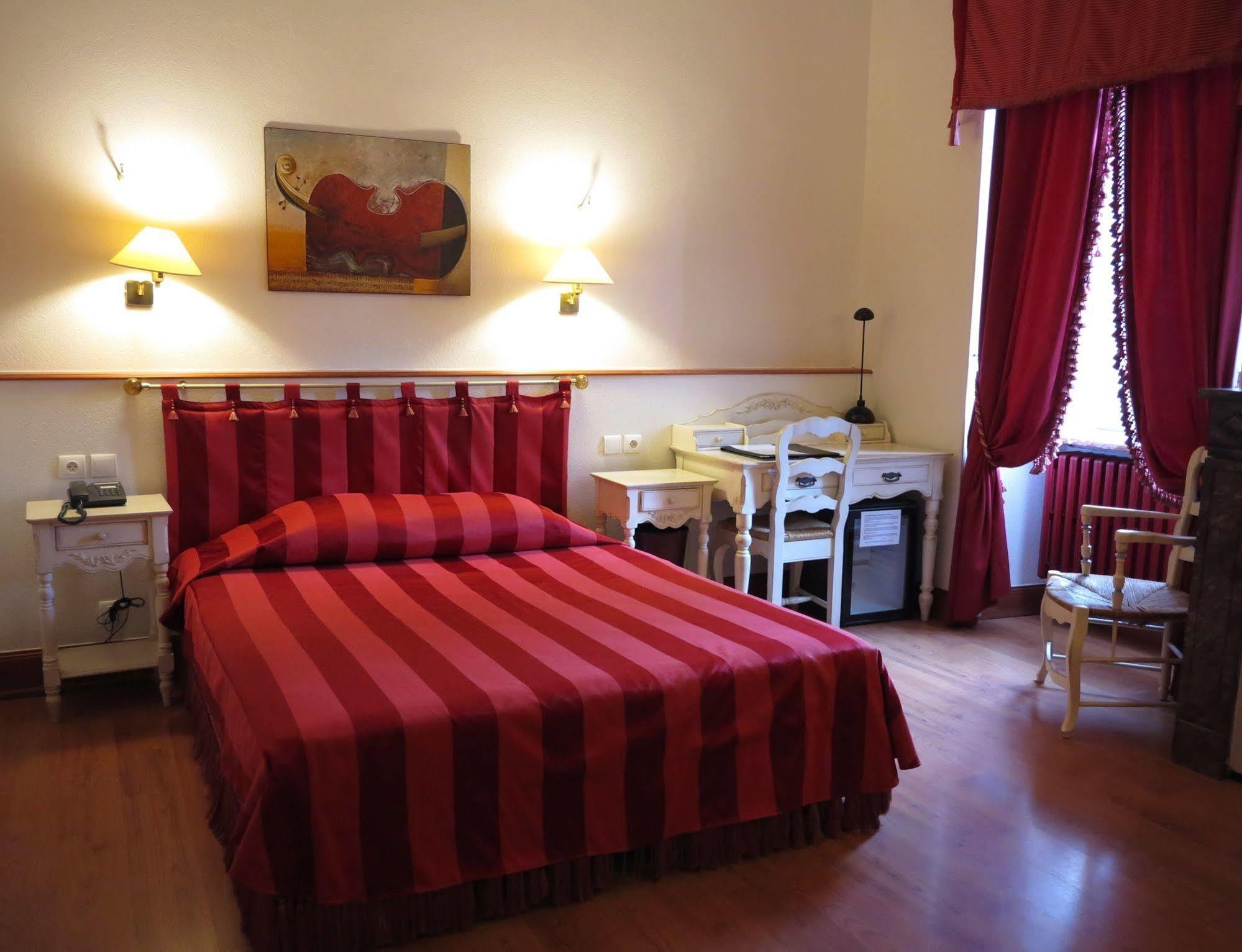 Hotel Logis Moderne Et Pigeon 3*